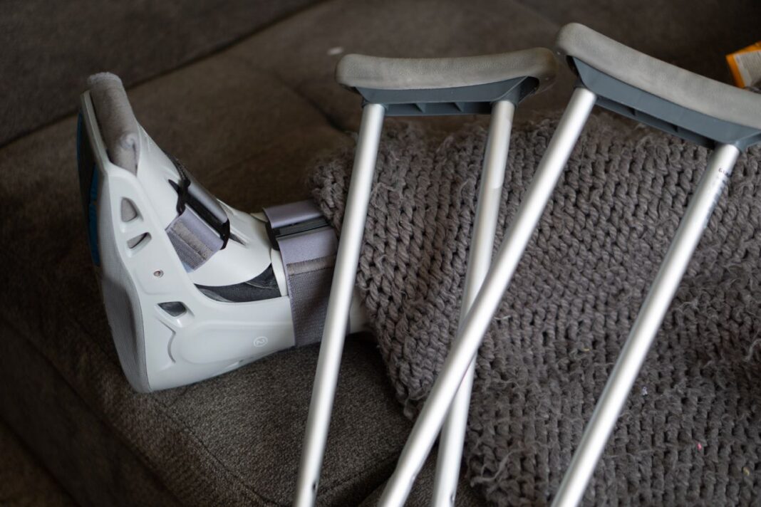Photo by Oliver King: https://www.pexels.com/photo/human-with-broken-leg-with-orthopedic-crutches-4067795/