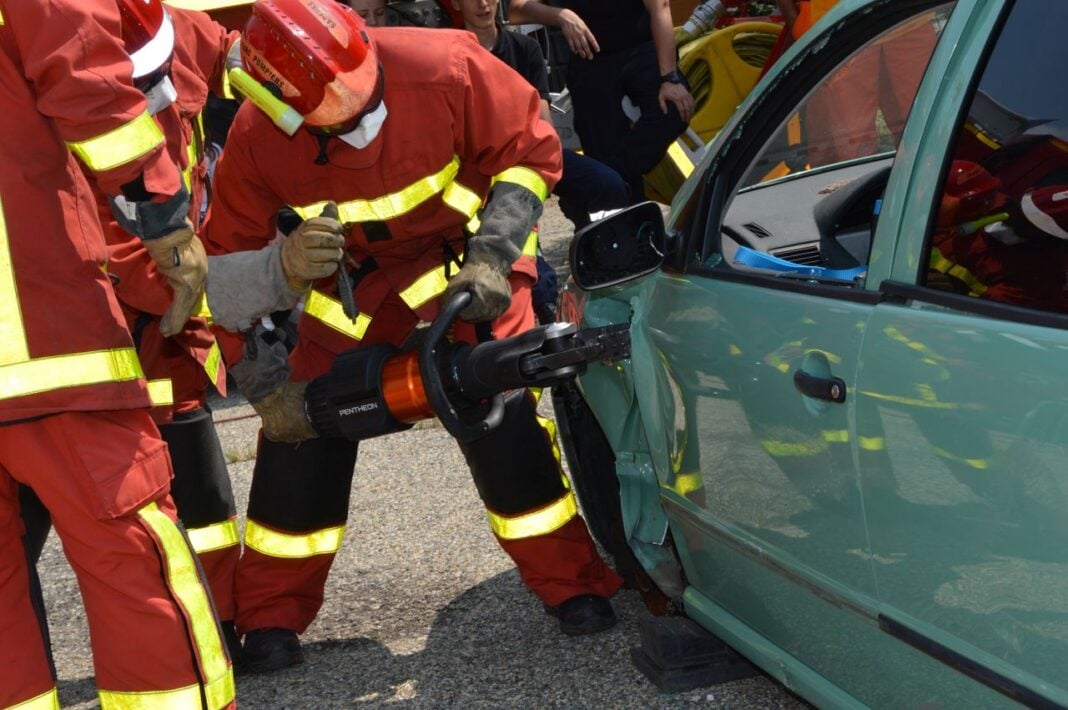 firefighters-showing-how-they-open-crashed-cars
